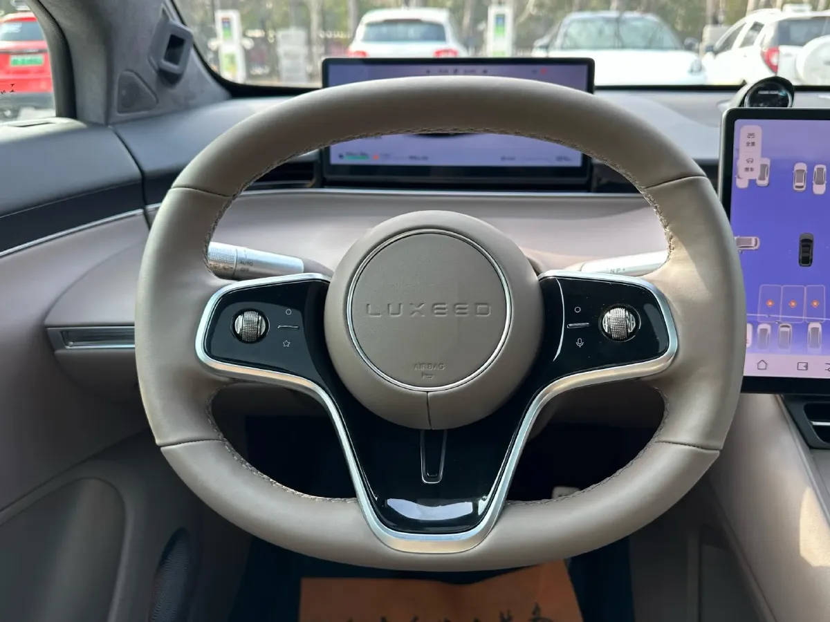 2025 Luxeed R7 REEV 156HP REEV 37KWH,autocango,china used car exporter,china ev exporter,chinese used car exporter,chinese used ev exporter