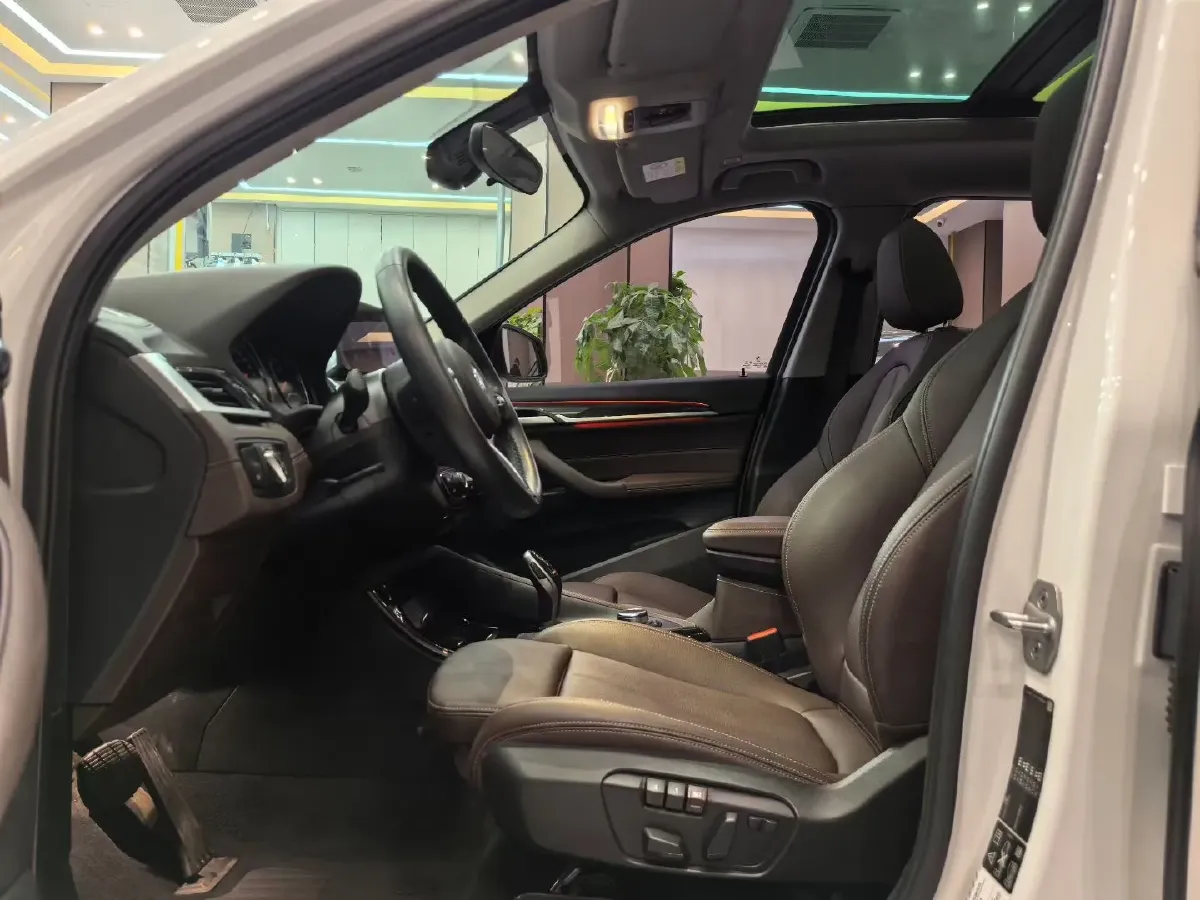 2020 BMW X1 2.0T 192HP L4 8AT,autocango,china used car exporter,china ev exporter,chinese used car exporter,chinese used ev exporter