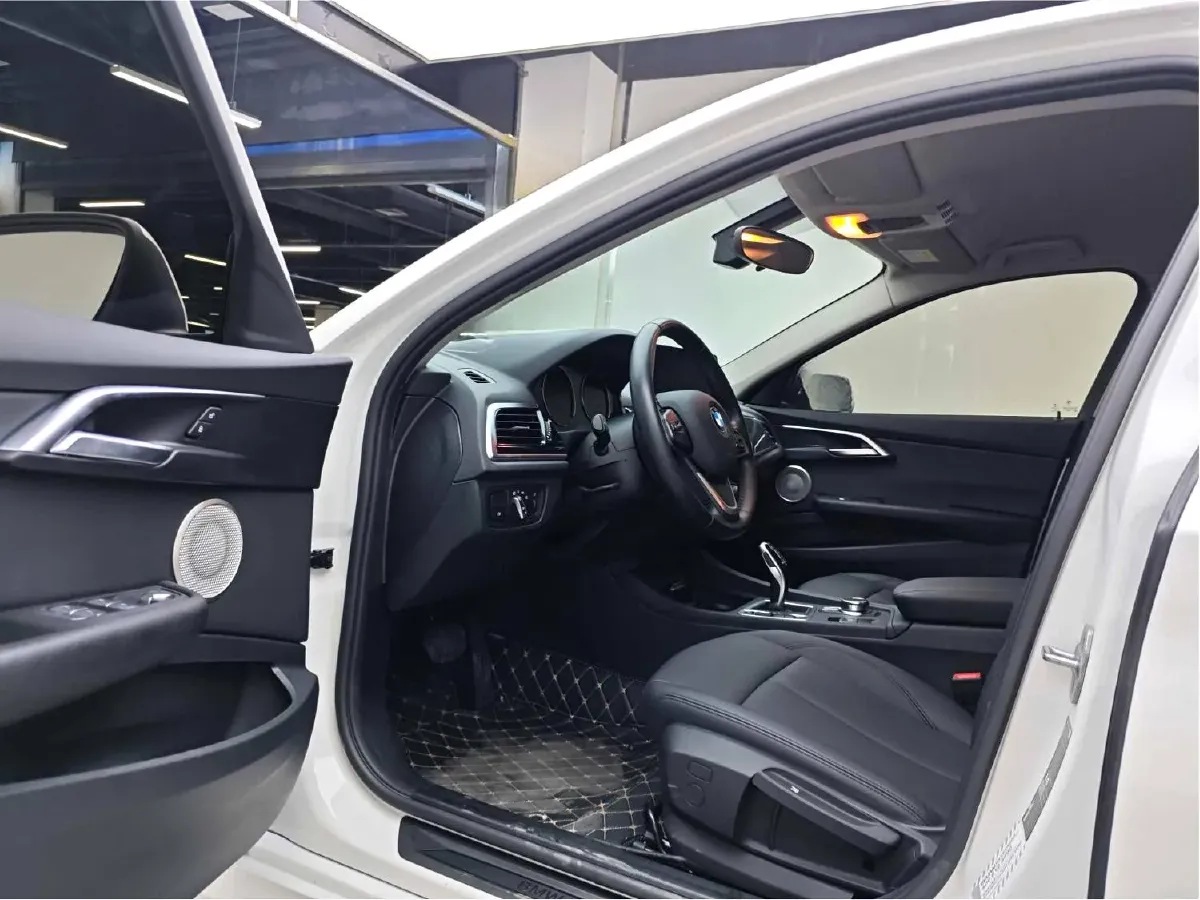 2022 BMW 1 Series 1.5T 140HP L3 7DCT,autocango,china used car exporter,china ev exporter,chinese used car exporter,chinese used ev exporter