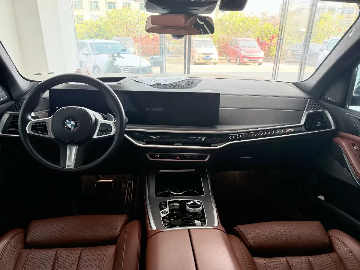 2023 BMW X7 3.0T 381HP L6 8AT,autocango,china used car exporter,china ev exporter,chinese used car exporter,chinese used ev exporter