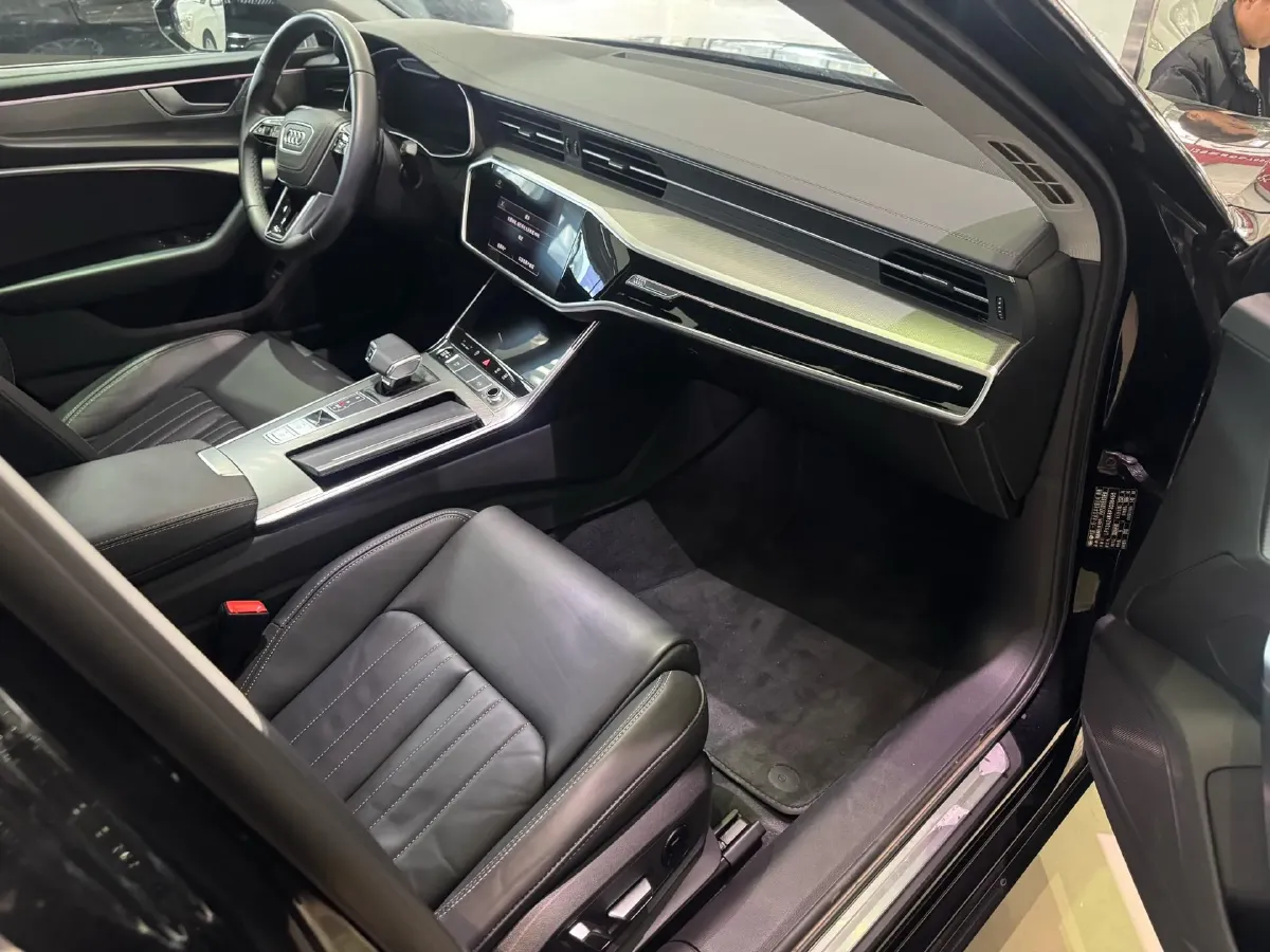 2023 Audi A6L 2.0T 190HP L4 7DCT,autocango,china used car exporter,china ev exporter,chinese used car exporter,chinese used ev exporter