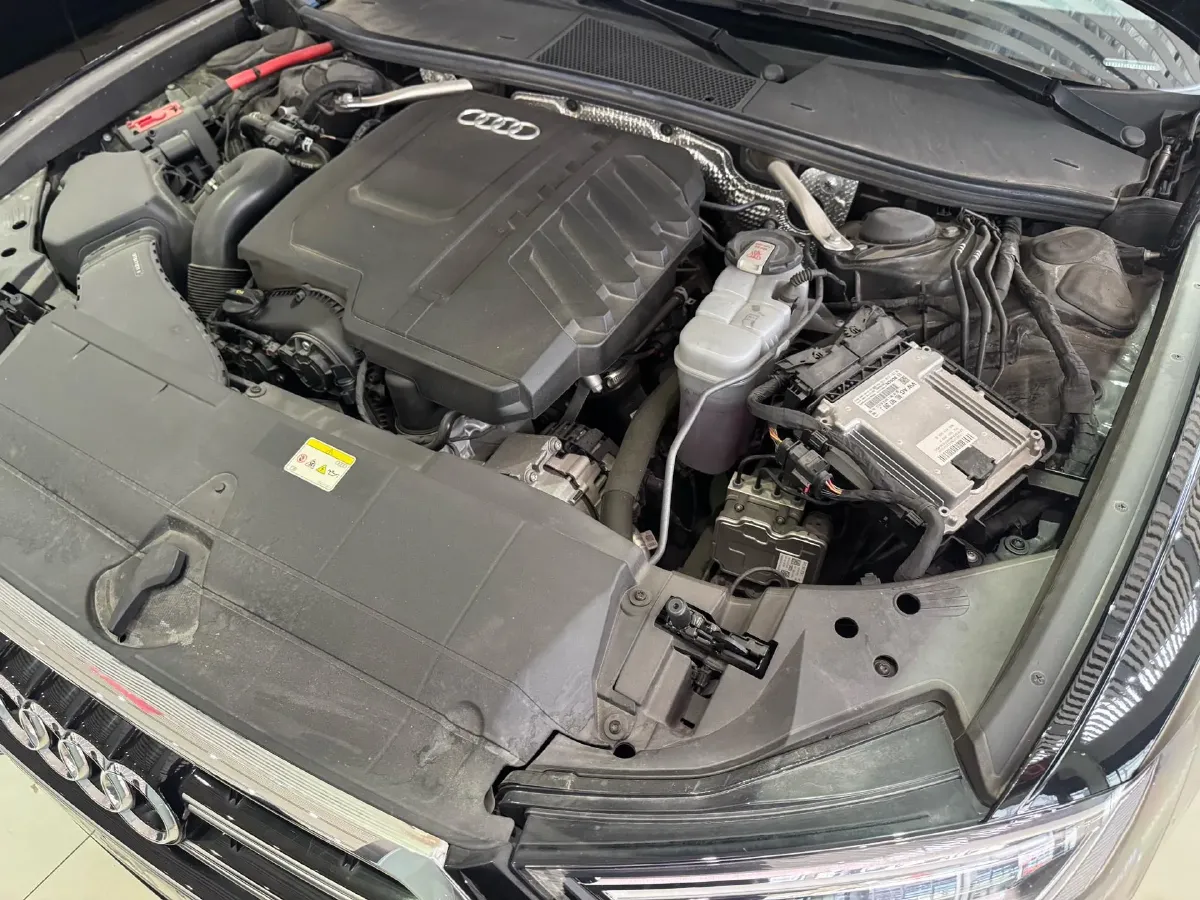 2023 Audi A6L 2.0T 190HP L4 7DCT,autocango,china used car exporter,china ev exporter,chinese used car exporter,chinese used ev exporter