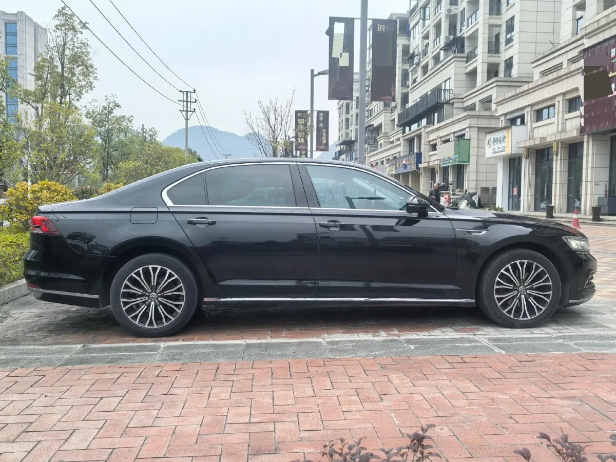 2019 Volkswagen Phideon 2.0T 224HP L4 7DCT,autocango,china used car exporter,china ev exporter,chinese used car exporter,chinese used ev exporter