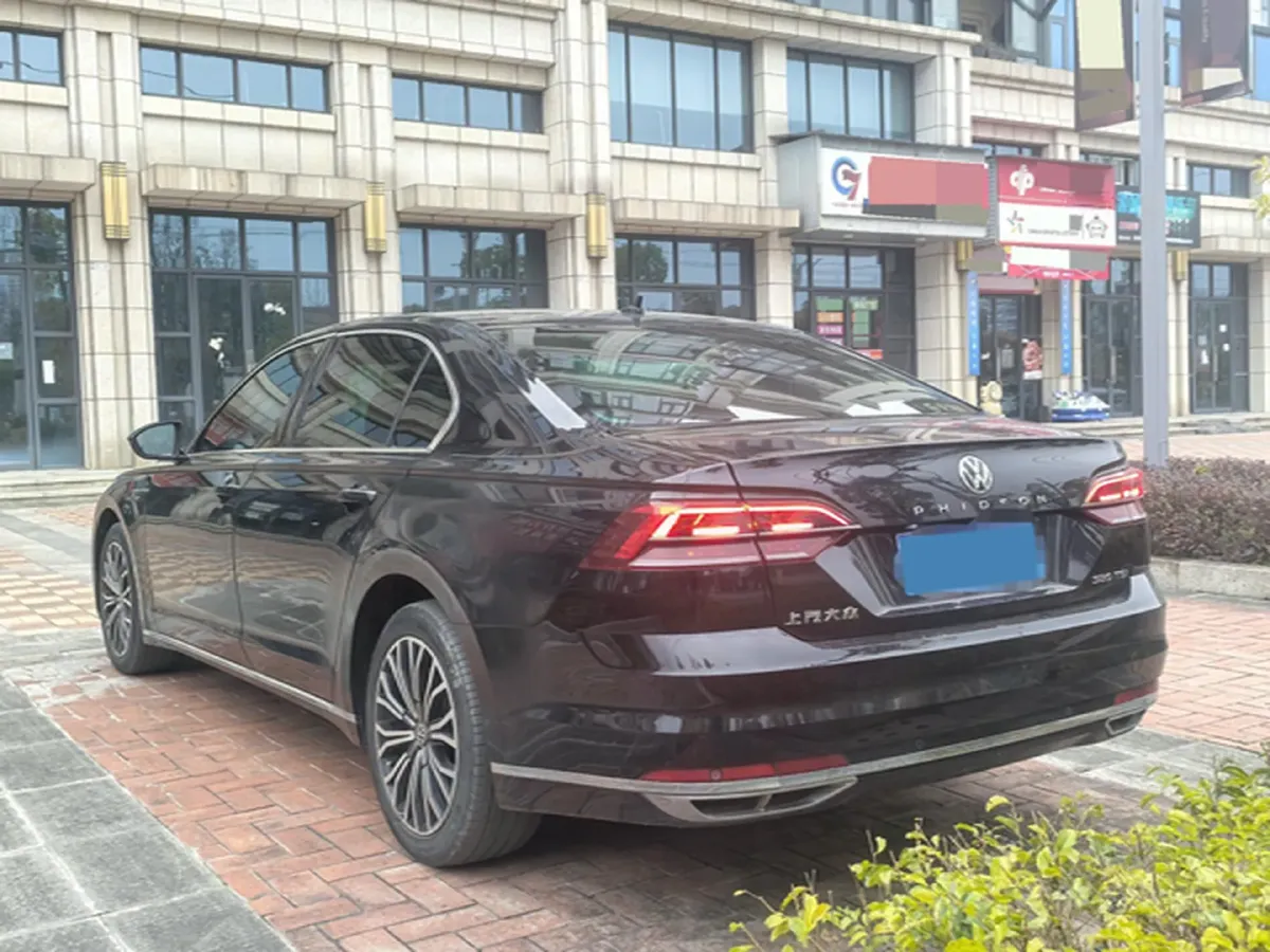 2019 Volkswagen Phideon 2.0T 224HP L4 7DCT,autocango,china used car exporter,china ev exporter,chinese used car exporter,chinese used ev exporter