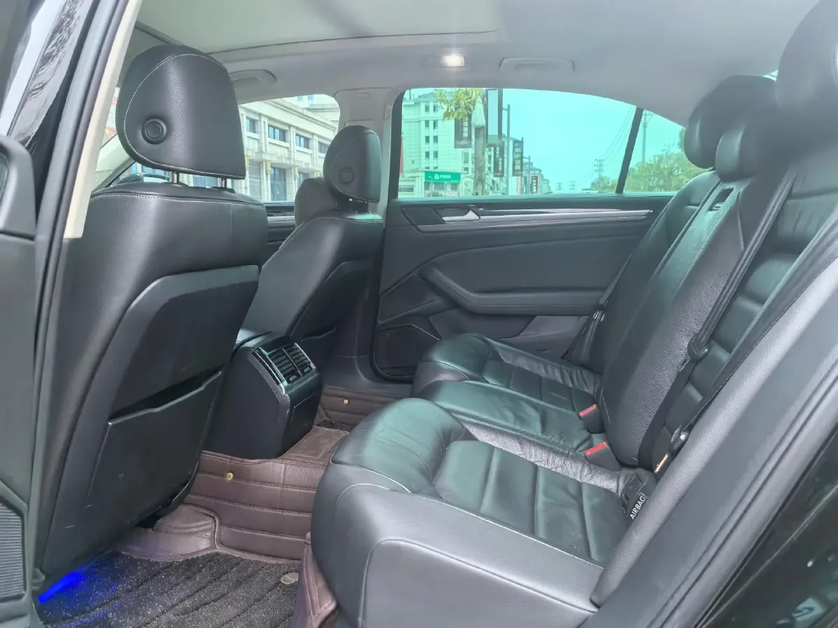 2019 Volkswagen Phideon 2.0T 224HP L4 7DCT,autocango,china used car exporter,china ev exporter,chinese used car exporter,chinese used ev exporter