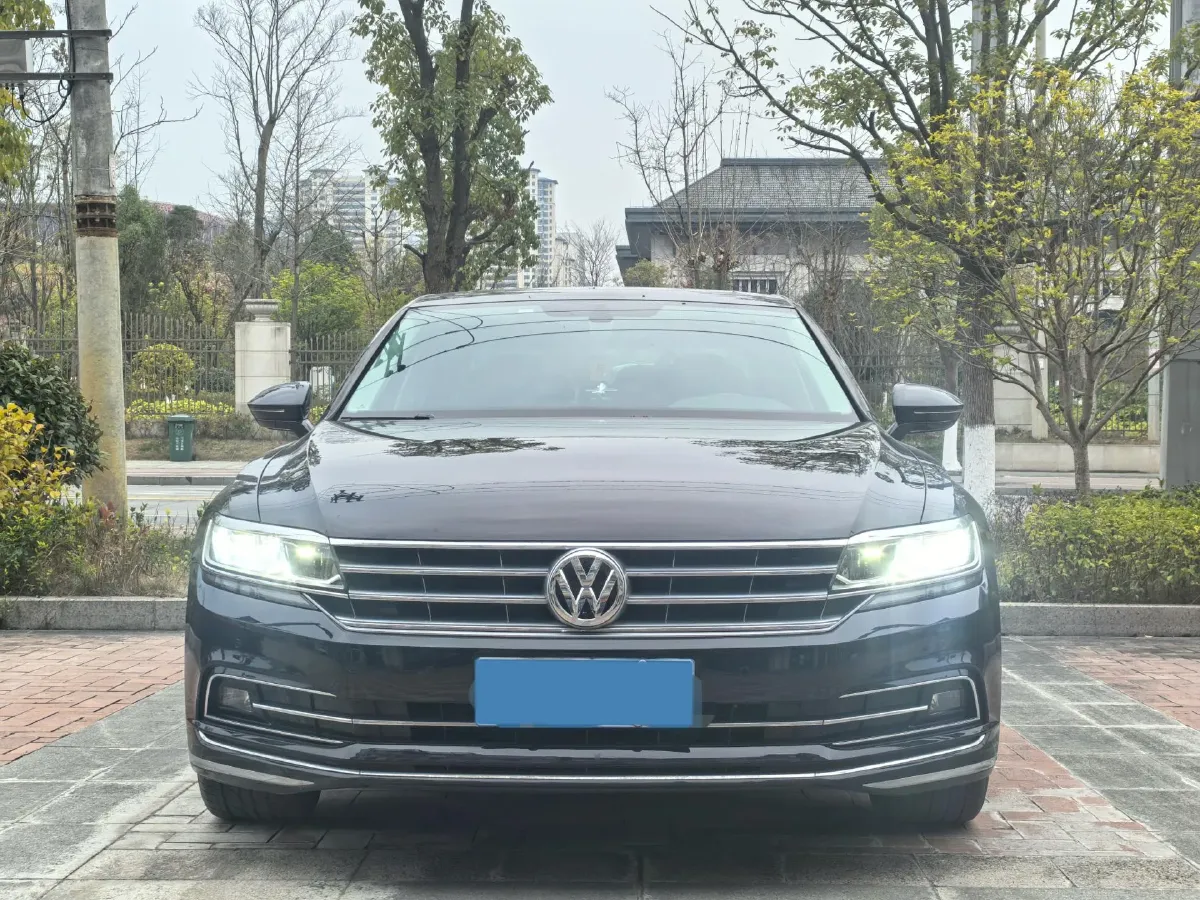 2019 Volkswagen Phideon 2.0T 224HP L4 7DCT,autocango,china used car exporter,china ev exporter,chinese used car exporter,chinese used ev exporter