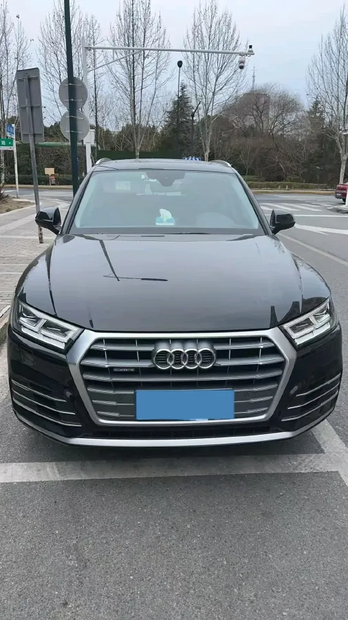 2020 Audi Q5L 2.0T 190HP L4 7DCT,autocango,china used car exporter,china ev exporter,chinese used car exporter,chinese used ev exporter