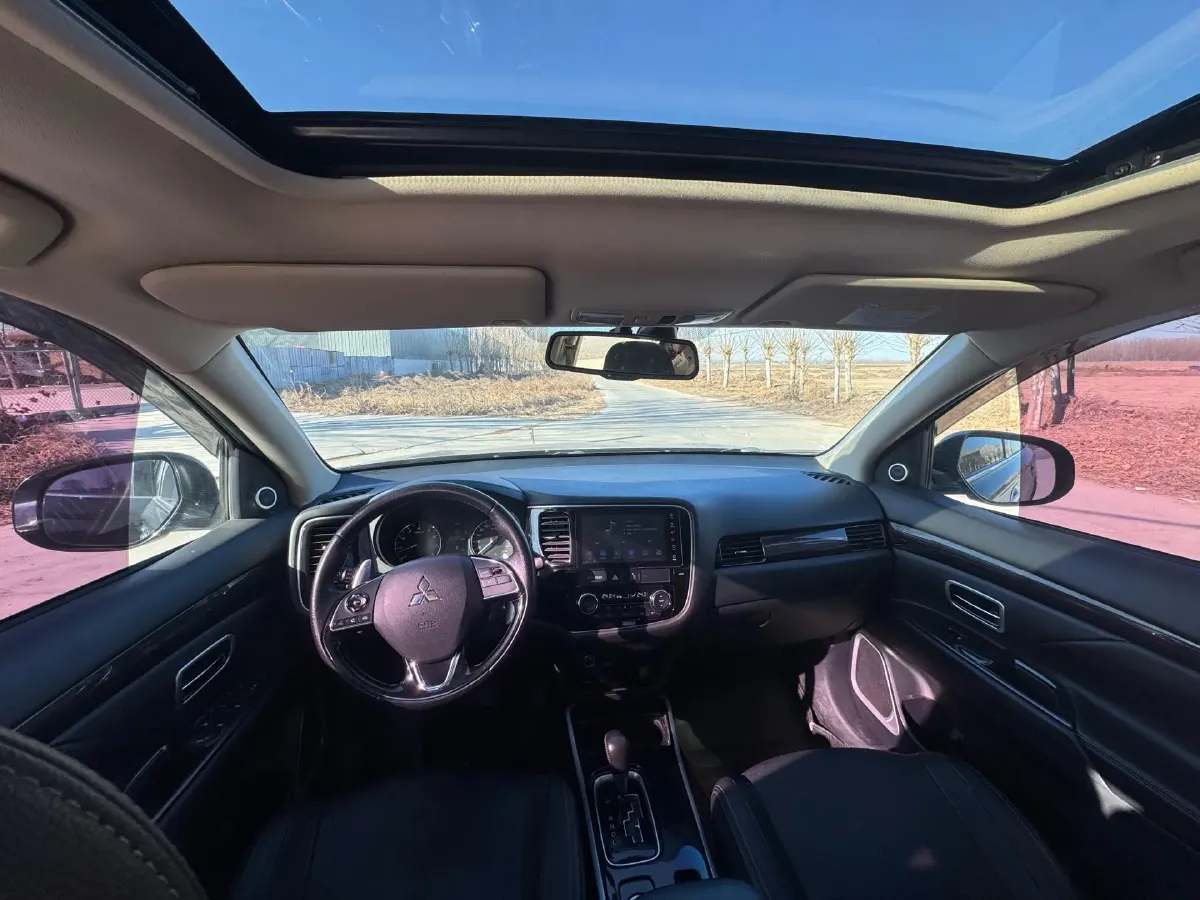 2018 Mitsubishi Outlander 2.4L 192HP L4 CVT,autocango,china used car exporter,china ev exporter,chinese used car exporter,chinese used ev exporter