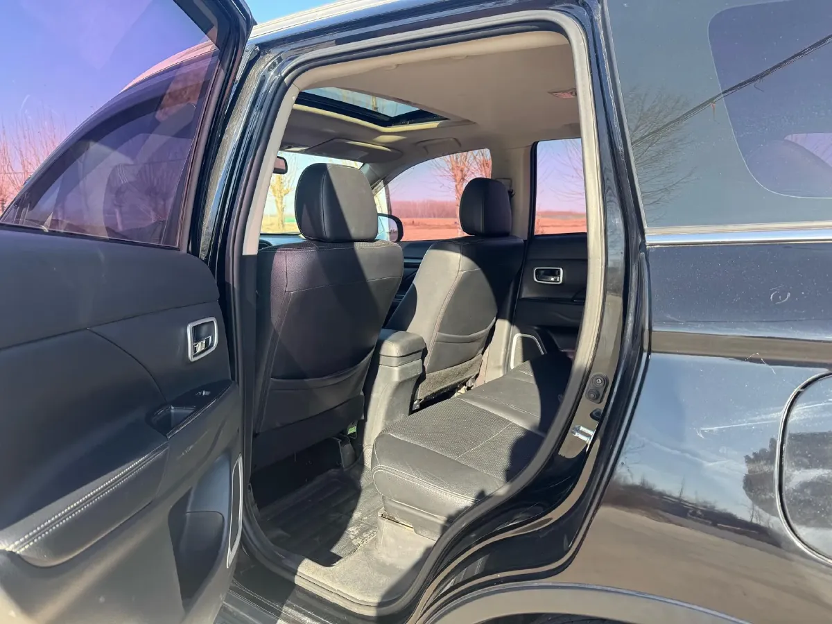 2018 Mitsubishi Outlander 2.4L 192HP L4 CVT,autocango,china used car exporter,china ev exporter,chinese used car exporter,chinese used ev exporter