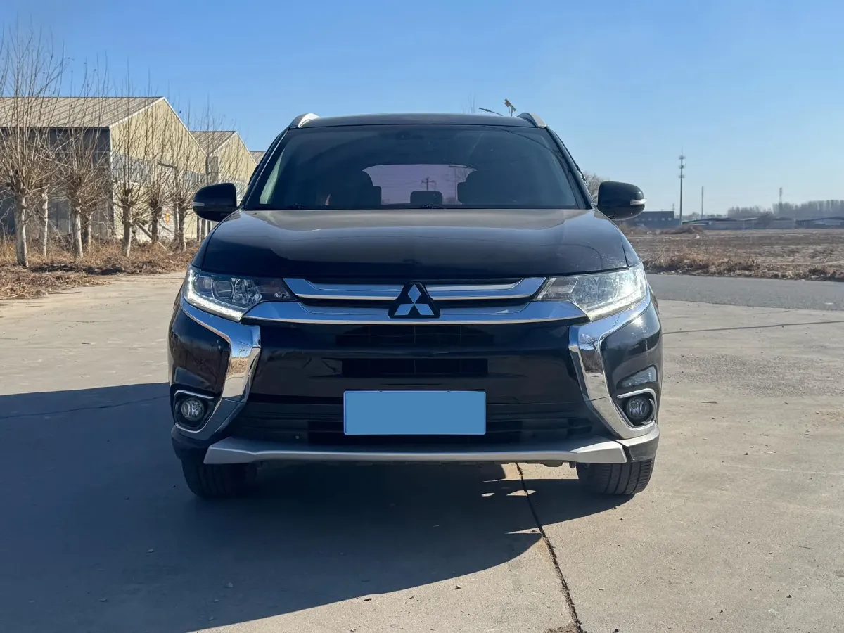 2018 Mitsubishi Outlander 2.4L 192HP L4 CVT,autocango,china used car exporter,china ev exporter,chinese used car exporter,chinese used ev exporter