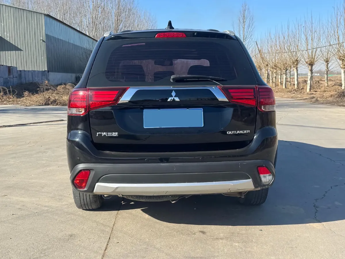 2018 Mitsubishi Outlander 2.4L 192HP L4 CVT,autocango,china used car exporter,china ev exporter,chinese used car exporter,chinese used ev exporter