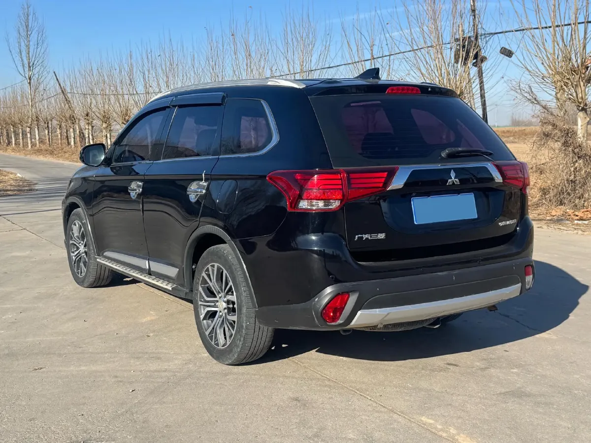 2018 Mitsubishi Outlander 2.4L 192HP L4 CVT,autocango,china used car exporter,china ev exporter,chinese used car exporter,chinese used ev exporter