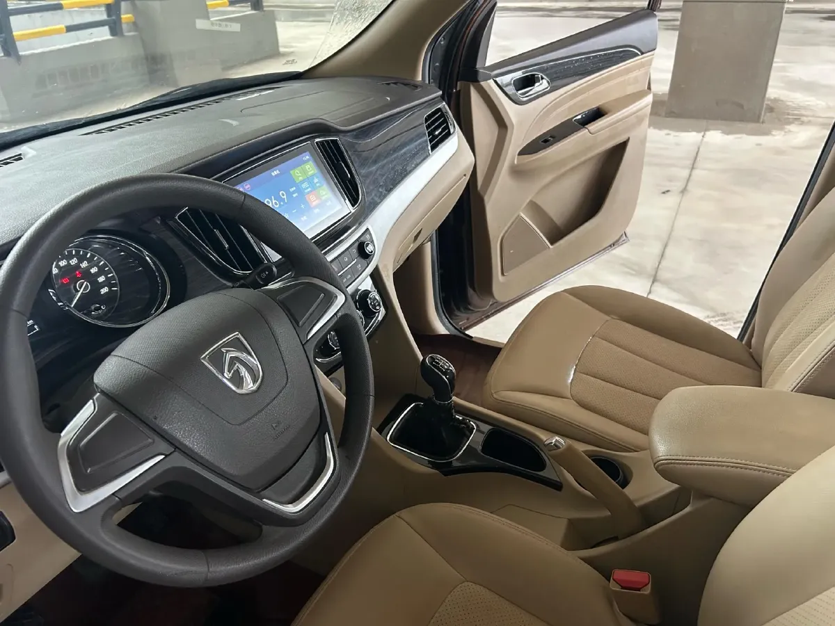 2016 BaoJun 560 1.5T 150HP L4 6MT,autocango,china used car exporter,china ev exporter,chinese used car exporter,chinese used ev exporter