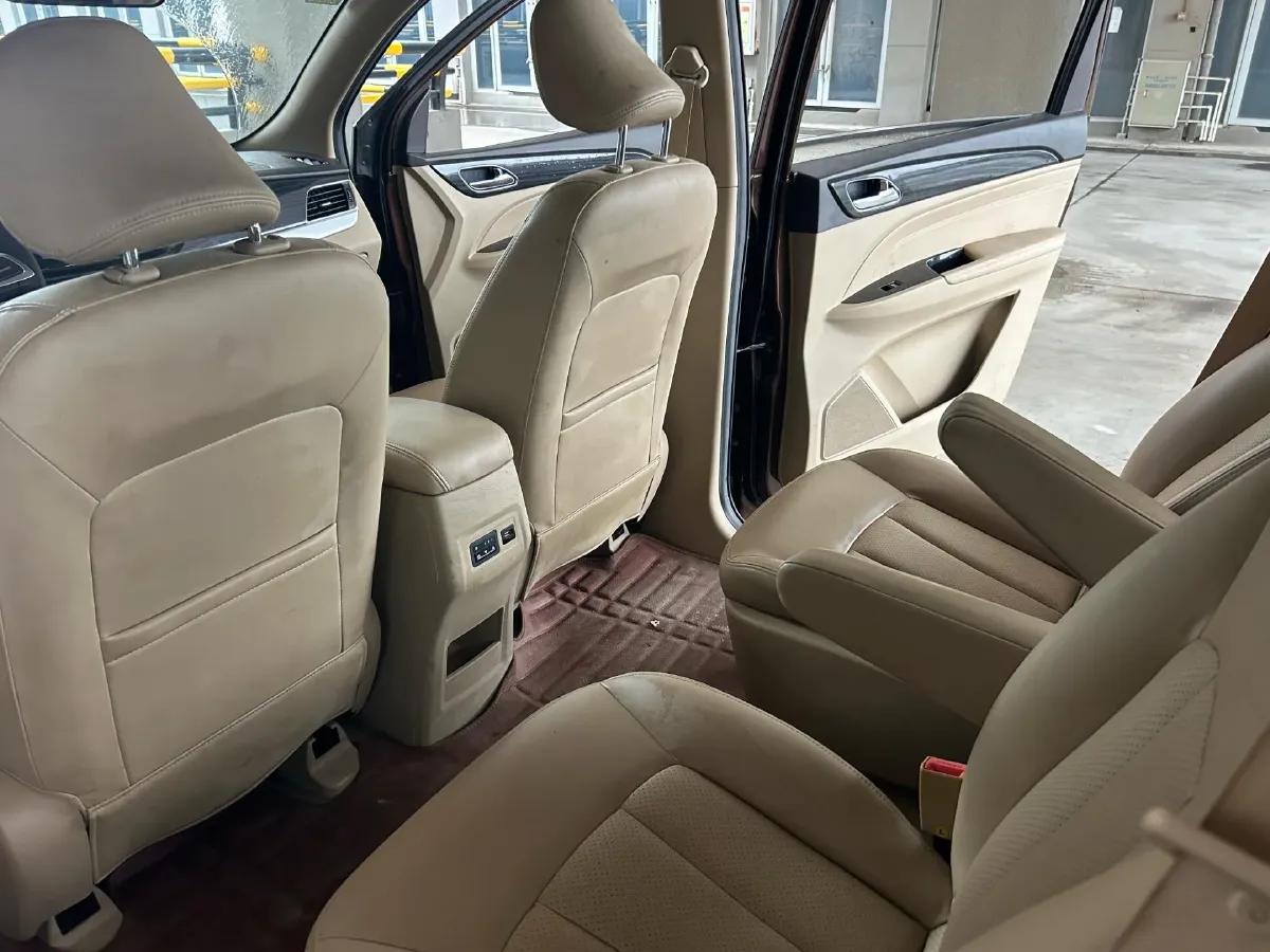 2016 BaoJun 560 1.5T 150HP L4 6MT,autocango,china used car exporter,china ev exporter,chinese used car exporter,chinese used ev exporter