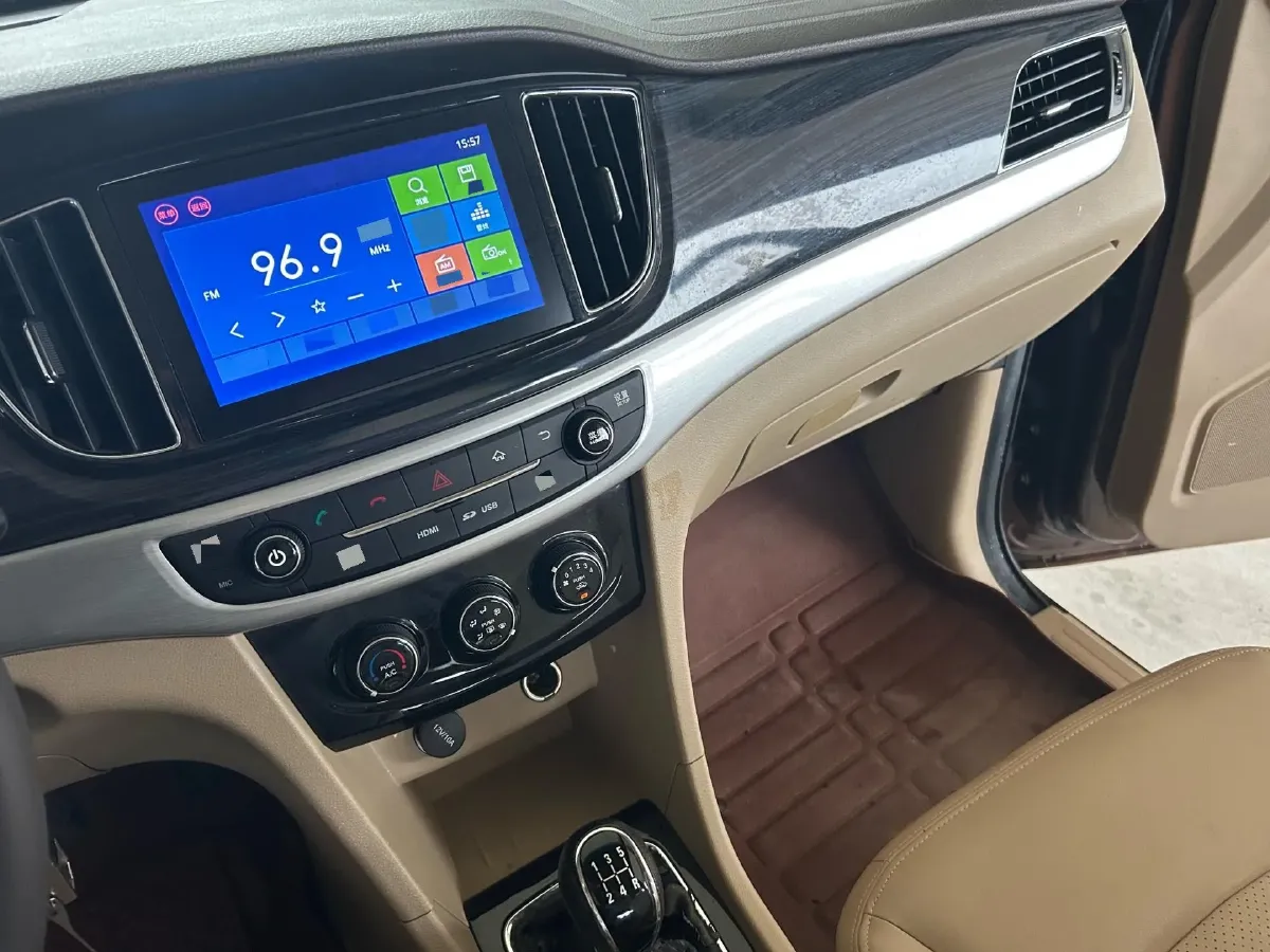 2016 BaoJun 560 1.5T 150HP L4 6MT,autocango,china used car exporter,china ev exporter,chinese used car exporter,chinese used ev exporter