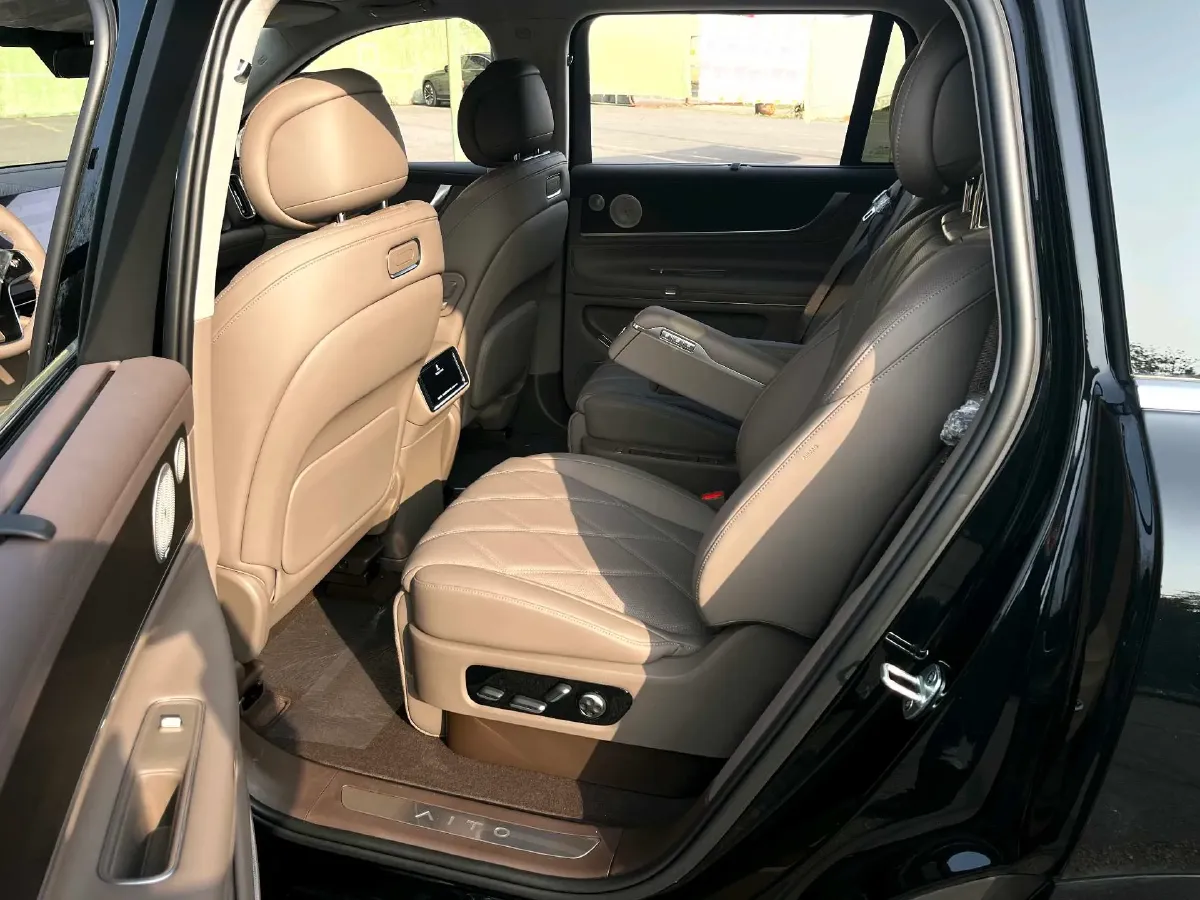 2025 AITO AITO M9 REEV 160HP REEV 52KWH,autocango,china used car exporter,china ev exporter,chinese used car exporter,chinese used ev exporter