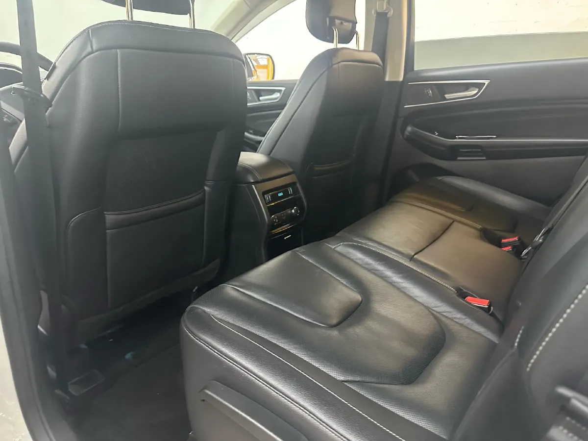 2018 Ford Edge 2.0T 245HP L4 6AT,autocango,china used car exporter,china ev exporter,chinese used car exporter,chinese used ev exporter