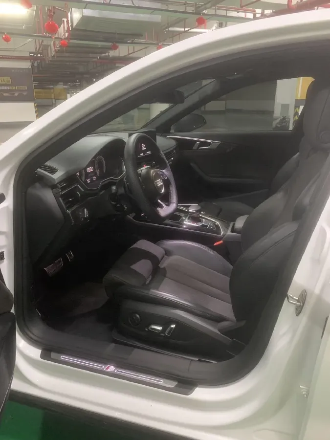 2024 Audi A4L 2.0T 245HP L4 7DCT,autocango,china used car exporter,china ev exporter,chinese used car exporter,chinese used ev exporter