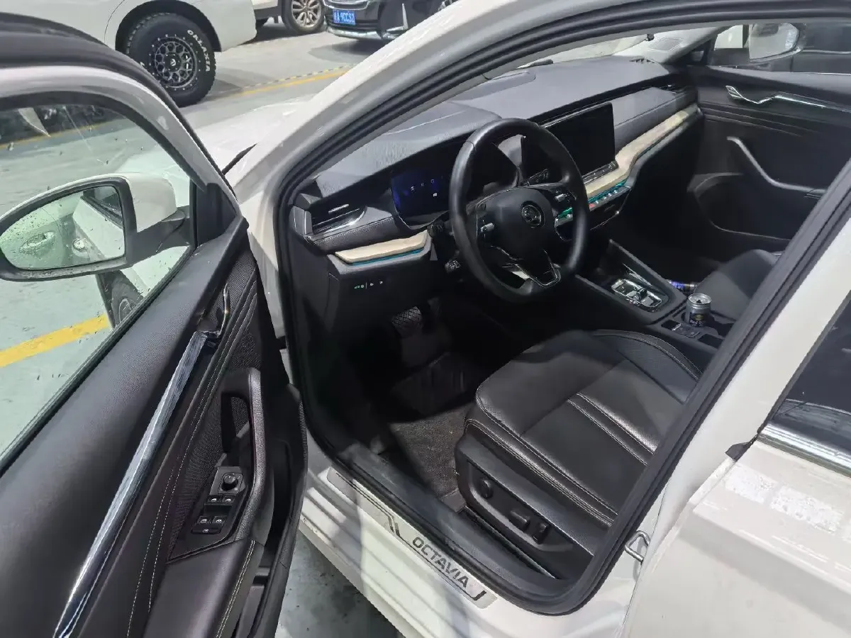 2022 Skoda Octavia 1.4T 150HP L4 7DCT,autocango,china used car exporter,china ev exporter,chinese used car exporter,chinese used ev exporter