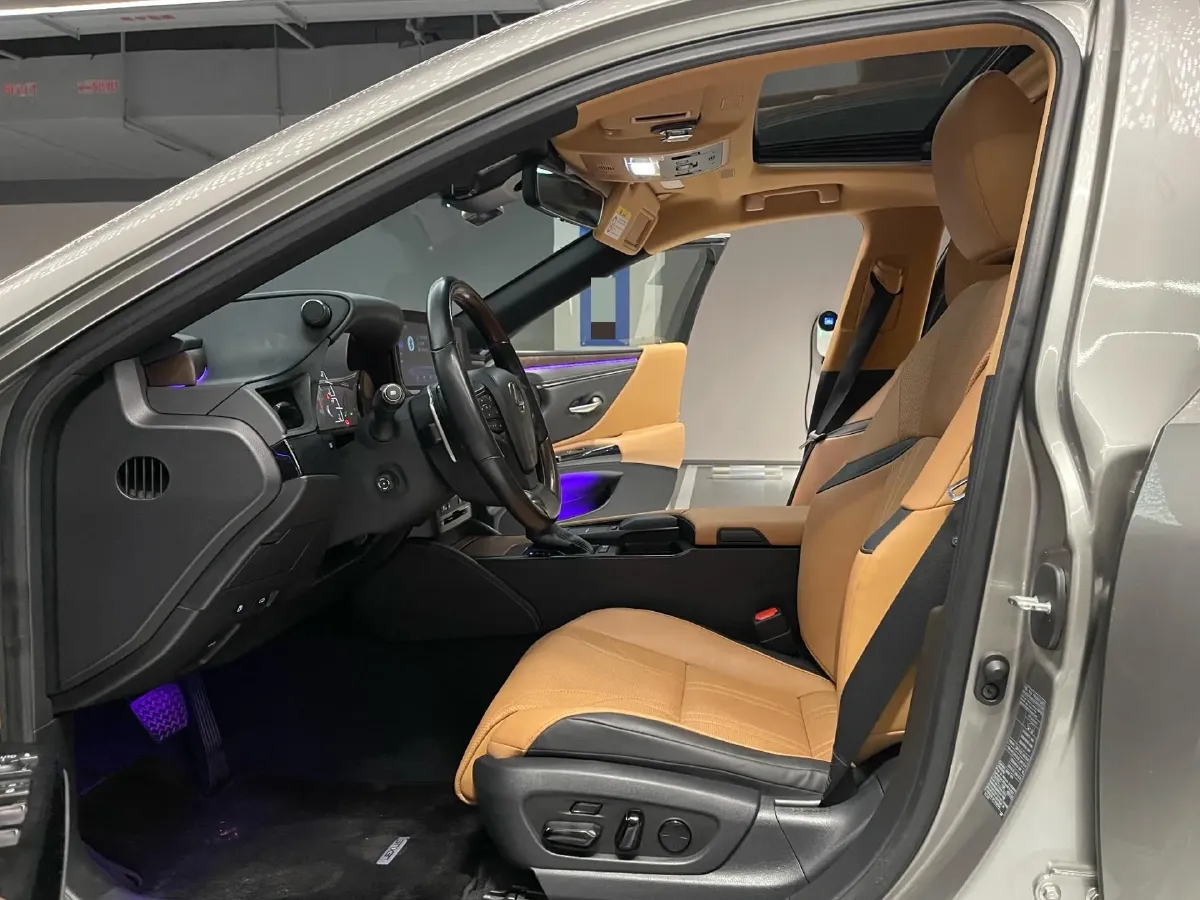 2021 Lexus ES 2.5L 178HP L4 E-CVT Hybrid,autocango,china used car exporter,china ev exporter,chinese used car exporter,chinese used ev exporter