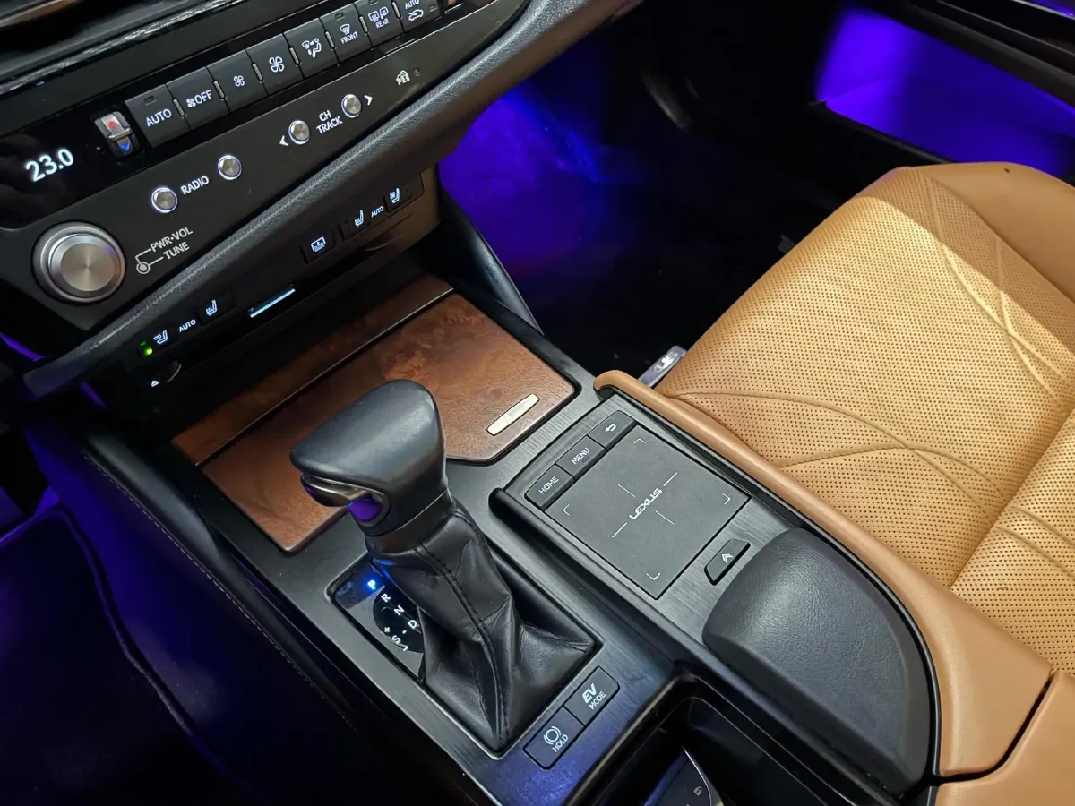 2021 Lexus ES 2.5L 178HP L4 E-CVT Hybrid,autocango,china used car exporter,china ev exporter,chinese used car exporter,chinese used ev exporter