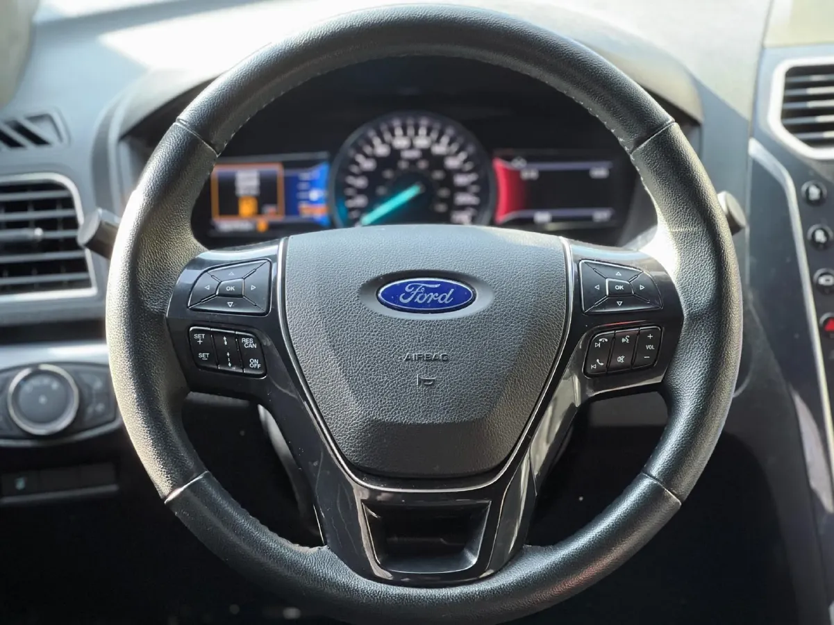 2017 Ford Explorer 3.5T 356HP V6 6AT,autocango,china used car exporter,china ev exporter,chinese used car exporter,chinese used ev exporter