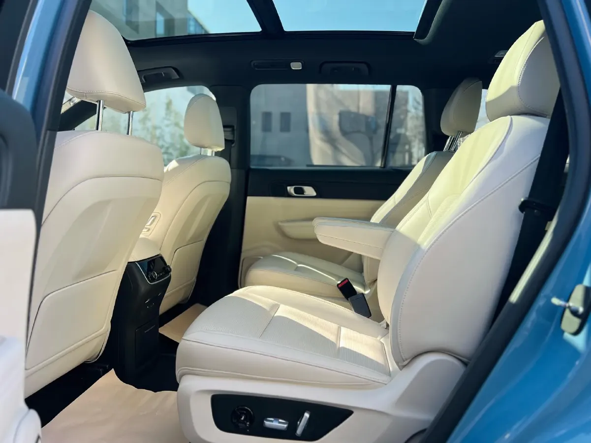 2021 Li ONE Range Extended 131HP REEV 40.5KWH,autocango,china used car exporter,china ev exporter,chinese used car exporter,chinese used ev exporter