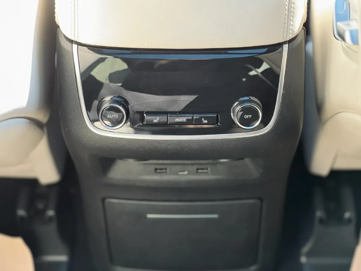 2021 Li ONE Range Extended 131HP REEV 40.5KWH,autocango,china used car exporter,china ev exporter,chinese used car exporter,chinese used ev exporter