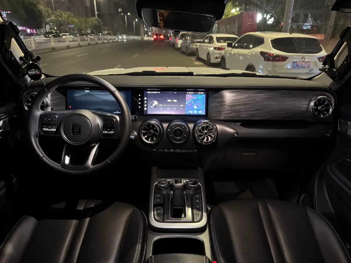 2023 Tank 300 2.0T 227HP L4 8AT,autocango,china used car exporter,china ev exporter,chinese used car exporter,chinese used ev exporter