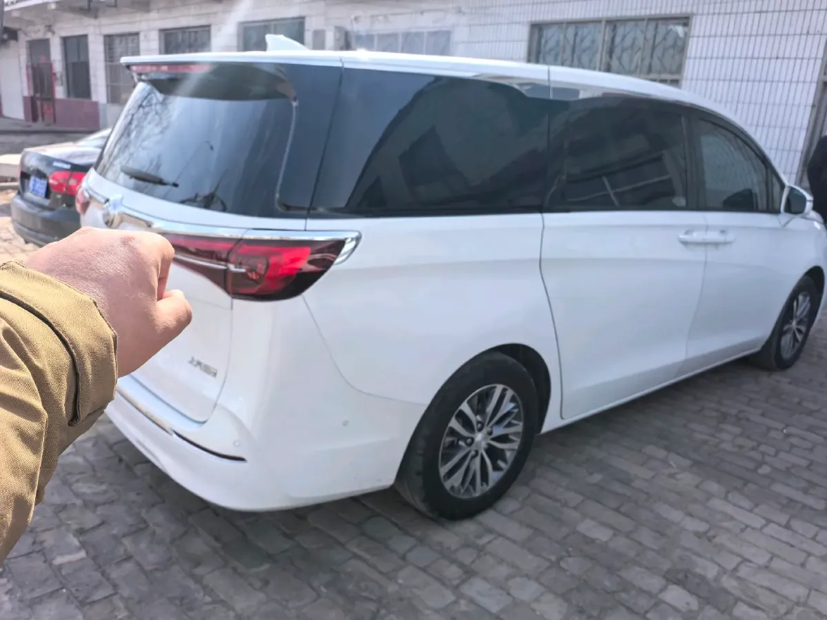 2022 Buick GL8 2.0T 237HP L4 9AT,autocango,china used car exporter,china ev exporter,chinese used car exporter,chinese used ev exporter