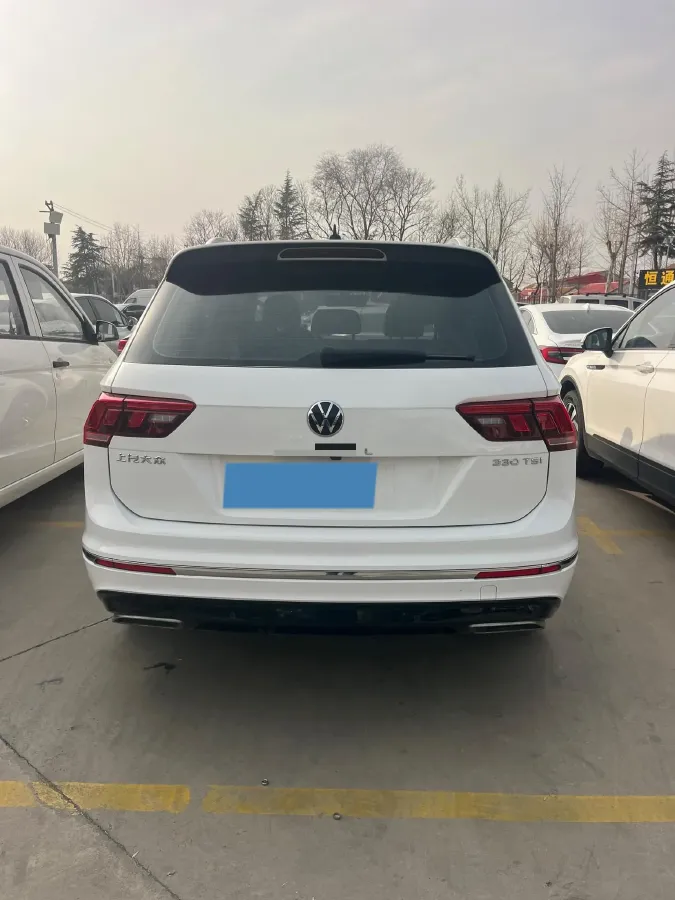 2021 Volkswagen Tiguan L 2.0T 186HP L4 7DCT,autocango,china used car exporter,china ev exporter,chinese used car exporter,chinese used ev exporter