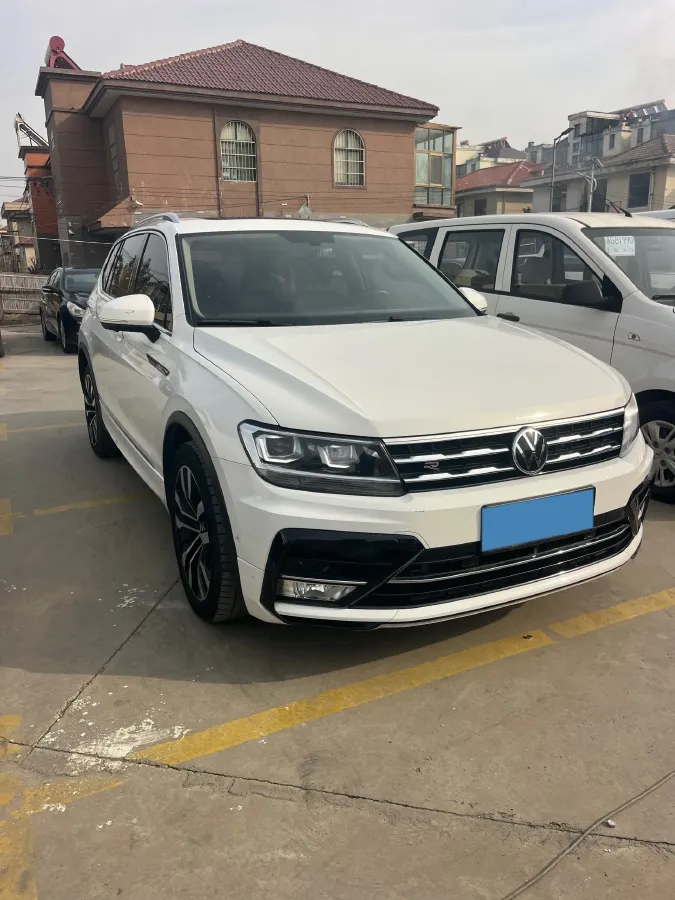 2021 Volkswagen Tiguan L 2.0T 186HP L4 7DCT,autocango,china used car exporter,china ev exporter,chinese used car exporter,chinese used ev exporter