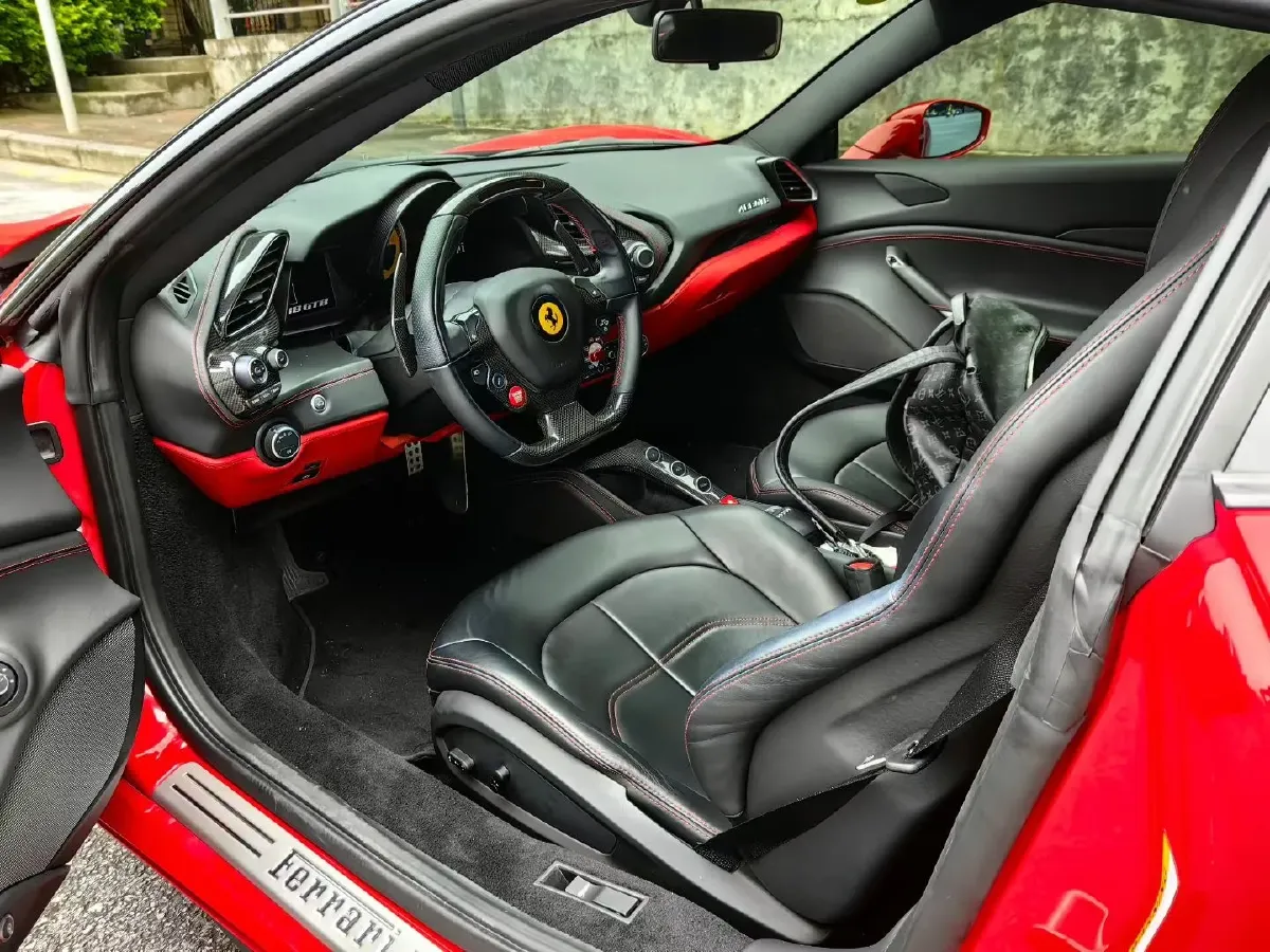 2015 Ferrari 488 3.9T 670HP V8 7DCT,autocango,china used car exporter,china ev exporter,chinese used car exporter,chinese used ev exporter