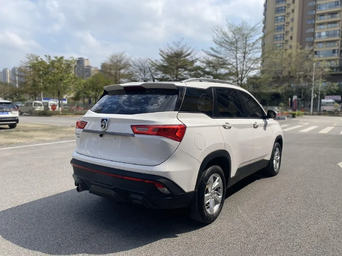 2019 BaoJun 530 1.5T 150HP L4 6MT,autocango,china used car exporter,china ev exporter,chinese used car exporter,chinese used ev exporter