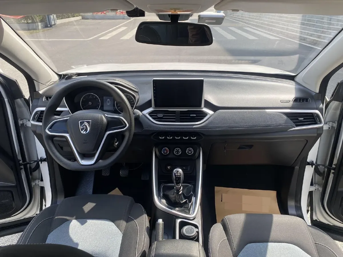 2019 BaoJun 530 1.5T 150HP L4 6MT,autocango,china used car exporter,china ev exporter,chinese used car exporter,chinese used ev exporter