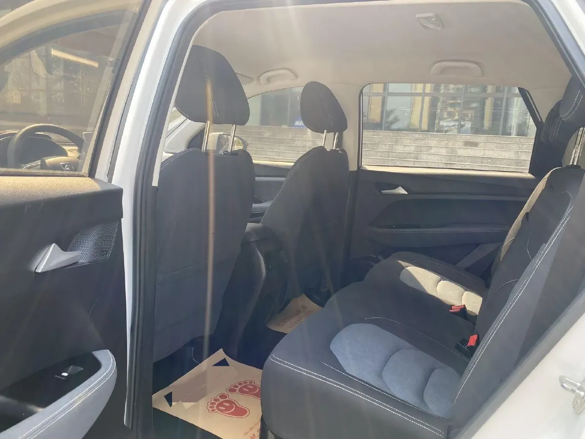 2019 BaoJun 530 1.5T 150HP L4 6MT,autocango,china used car exporter,china ev exporter,chinese used car exporter,chinese used ev exporter