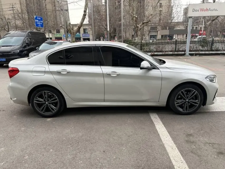 2021 BMW 1 Series 1.5T 140HP L3 7DCT,autocango,china used car exporter,china ev exporter,chinese used car exporter,chinese used ev exporter