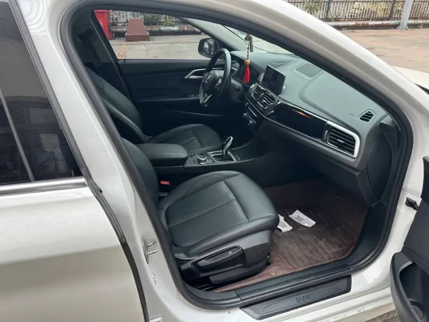 2021 BMW 1 Series 1.5T 140HP L3 7DCT,autocango,china used car exporter,china ev exporter,chinese used car exporter,chinese used ev exporter