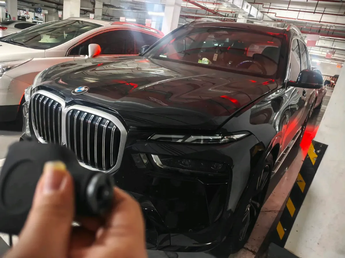 2023 BMW X7 3.0T 381HP L6 8AT,autocango,china used car exporter,china ev exporter,chinese used car exporter,chinese used ev exporter