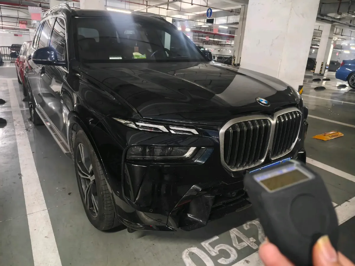2023 BMW X7 3.0T 381HP L6 8AT,autocango,china used car exporter,china ev exporter,chinese used car exporter,chinese used ev exporter