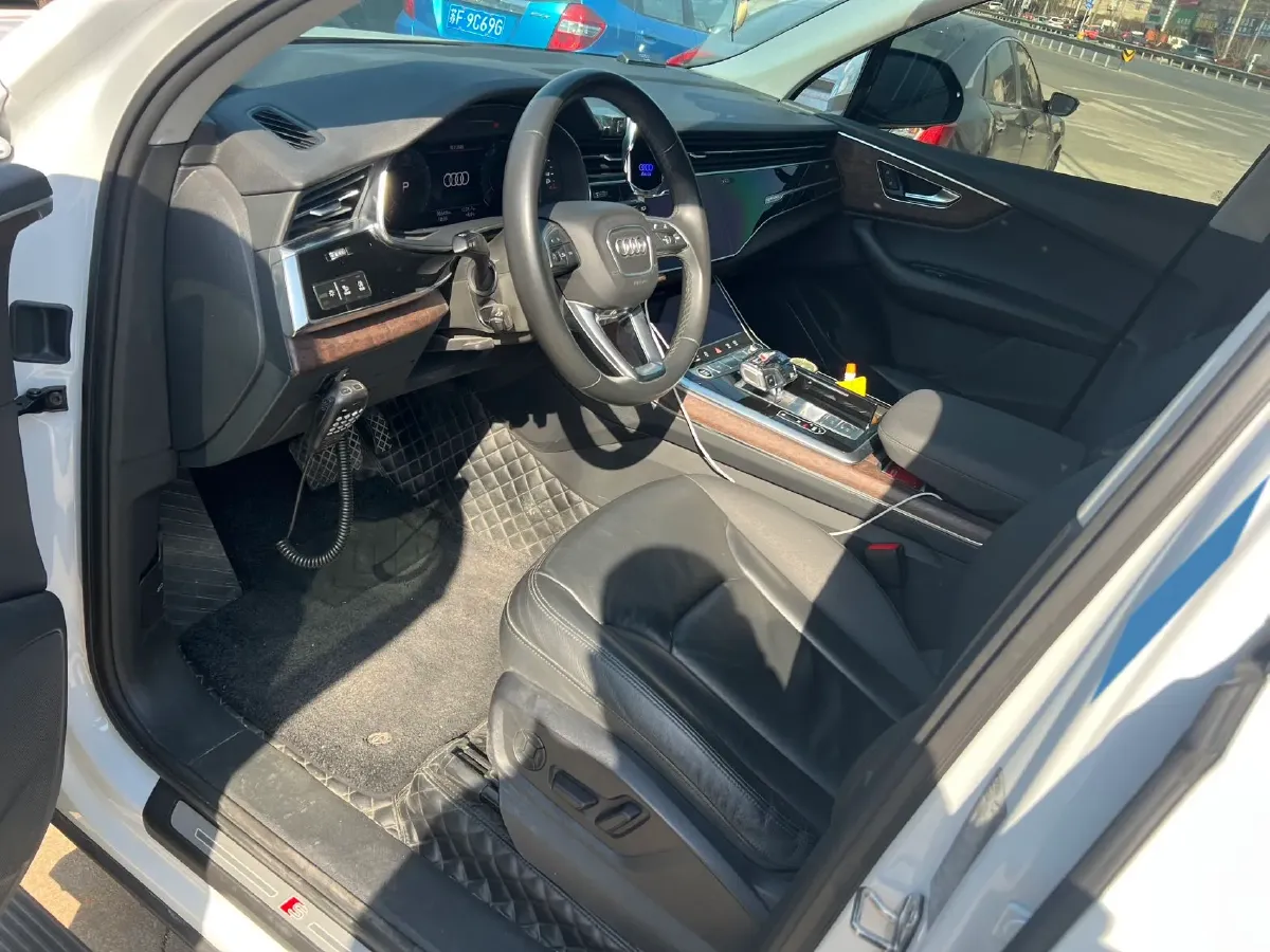 2021 Audi Q7 2.0T 245HP L4 8AT,autocango,china used car exporter,china ev exporter,chinese used car exporter,chinese used ev exporter