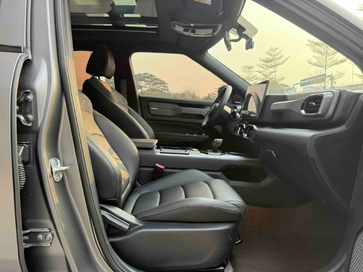 2025 Geely Cowboy 1.5T 181HP L4 7DCT,autocango,china used car exporter,china ev exporter,chinese used car exporter,chinese used ev exporter