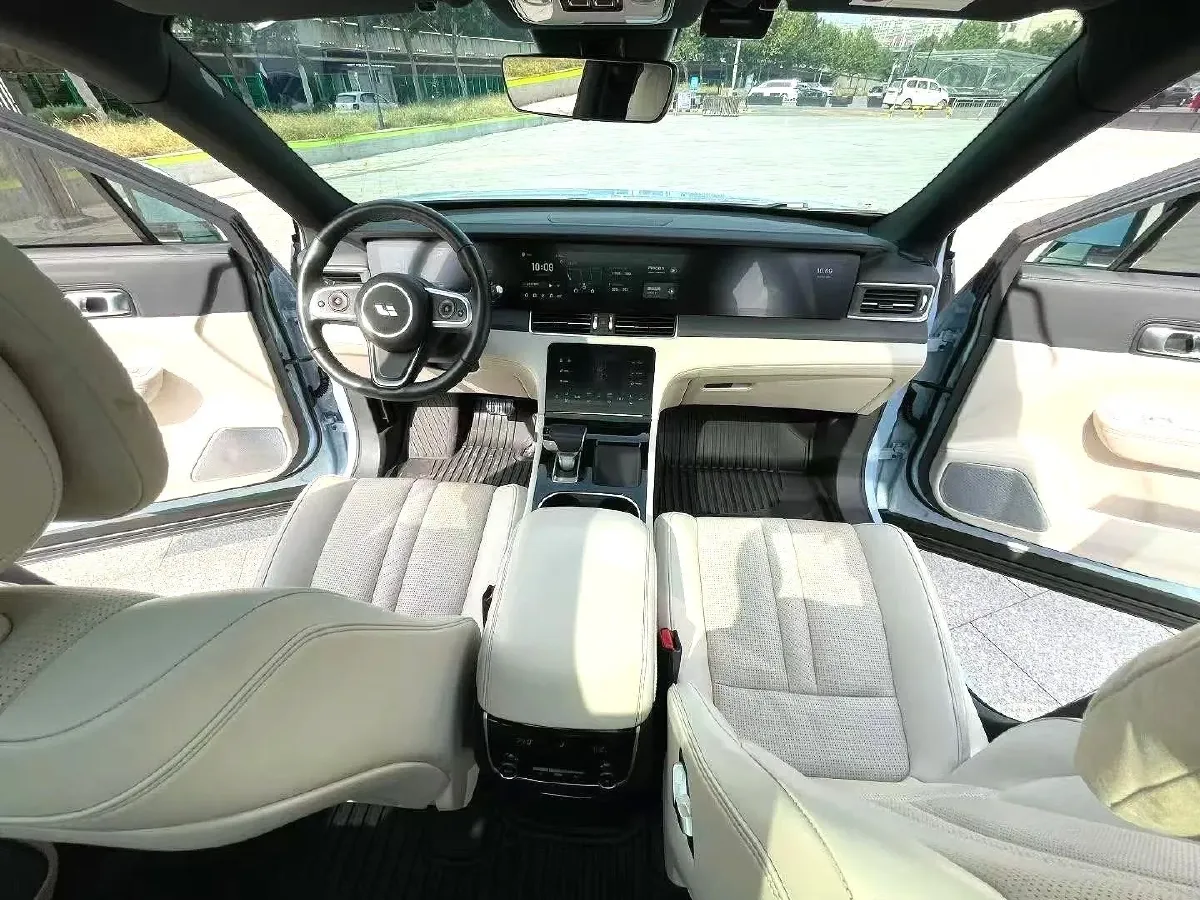 2020 Li ONE Range Extended 131HP REEV 40.5KWH,autocango,china used car exporter,china ev exporter,chinese used car exporter,chinese used ev exporter