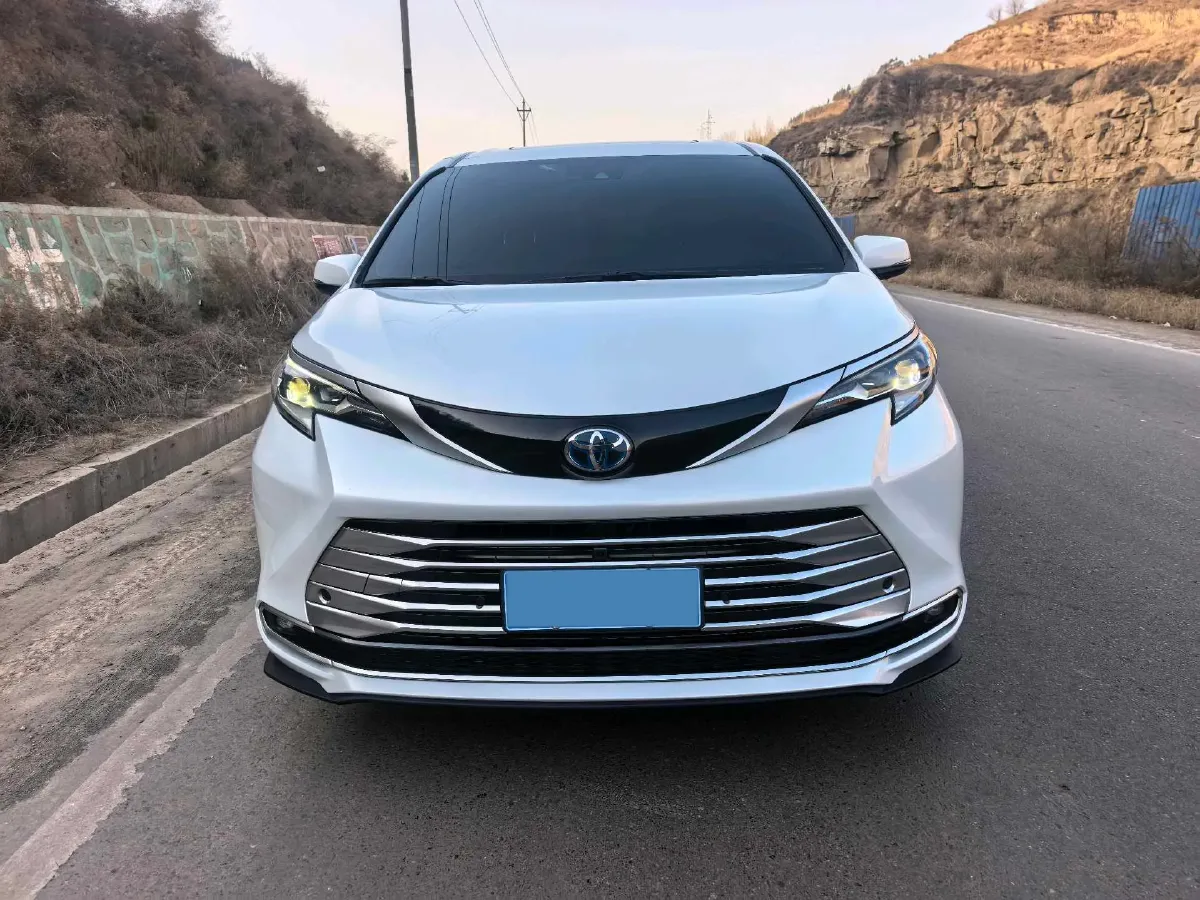 2023 Toyota Sienna 2.5L 189HP L4 E-CVT Hybrid,autocango,china used car exporter,china ev exporter,chinese used car exporter,chinese used ev exporter