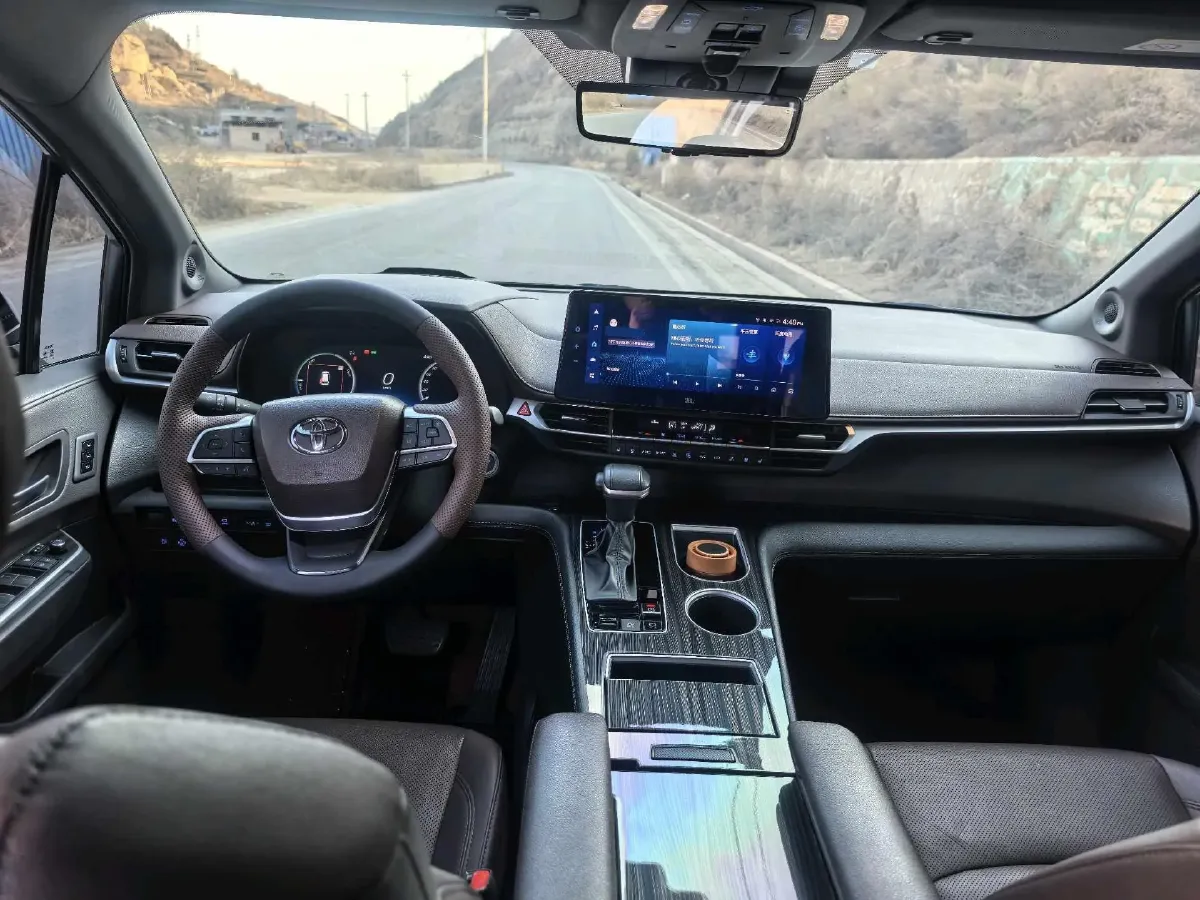 2023 Toyota Sienna 2.5L 189HP L4 E-CVT Hybrid,autocango,china used car exporter,china ev exporter,chinese used car exporter,chinese used ev exporter