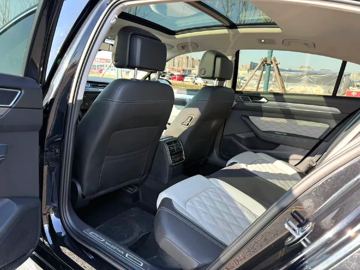2023 Volkswagen Magotan 2.0T 186HP L4 7DCT,autocango,china used car exporter,china ev exporter,chinese used car exporter,chinese used ev exporter