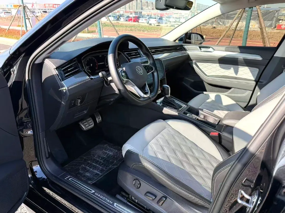 2023 Volkswagen Magotan 2.0T 186HP L4 7DCT,autocango,china used car exporter,china ev exporter,chinese used car exporter,chinese used ev exporter