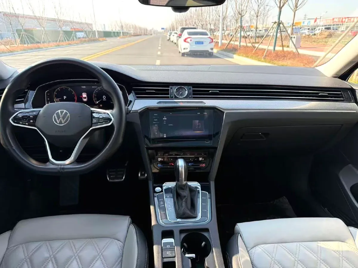 2023 Volkswagen Magotan 2.0T 186HP L4 7DCT,autocango,china used car exporter,china ev exporter,chinese used car exporter,chinese used ev exporter