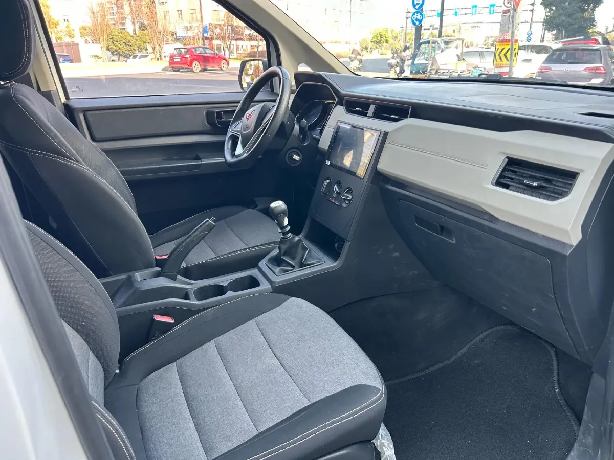 2021 WuLing ZhengChen 1.5T 147HP L4 6MT,autocango,china used car exporter,china ev exporter,chinese used car exporter,chinese used ev exporter