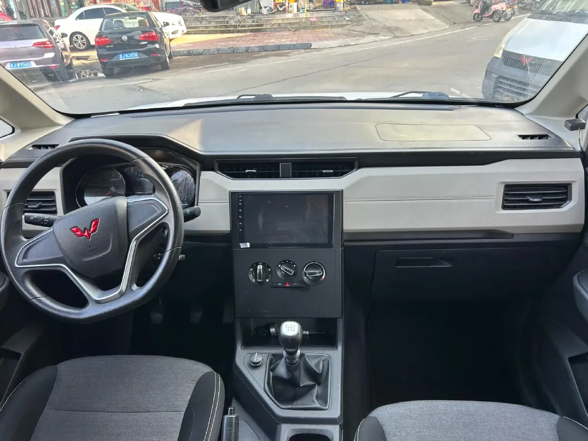 2021 WuLing ZhengChen 1.5T 147HP L4 6MT,autocango,china used car exporter,china ev exporter,chinese used car exporter,chinese used ev exporter